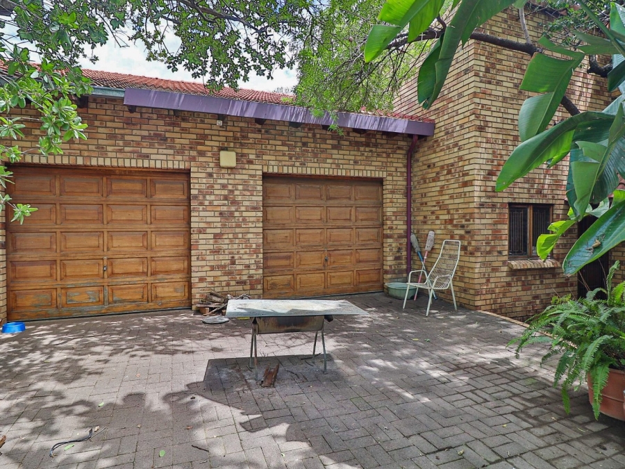 6 Bedroom Property for Sale in Waagfontein North West